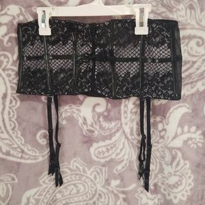 NWOT Victoria's Secret Sz L waist cincher lingerie